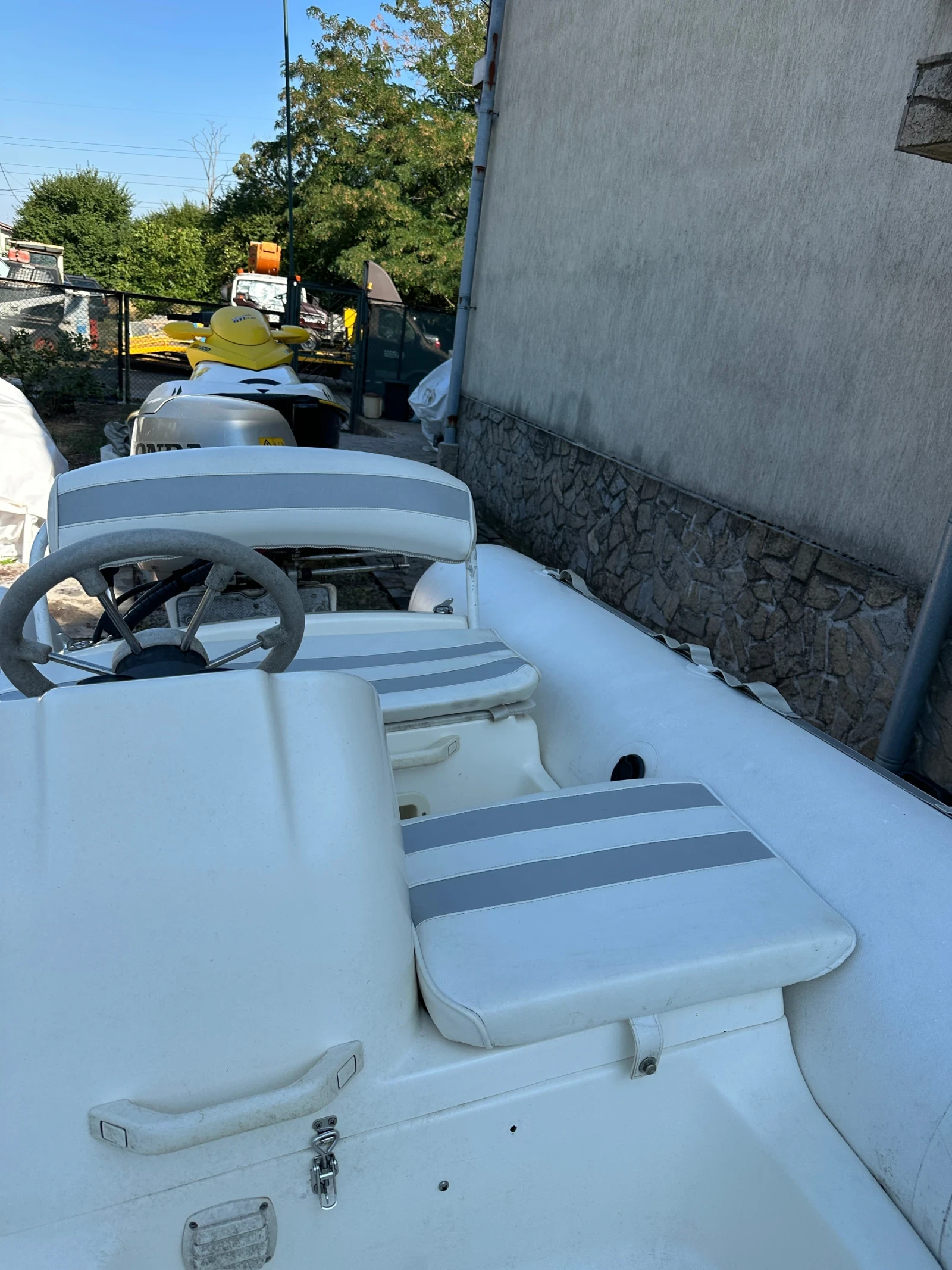 Надуваема лодка Zodiac Yachtline 380 , снимка 12 - Воден транспорт - 55629235