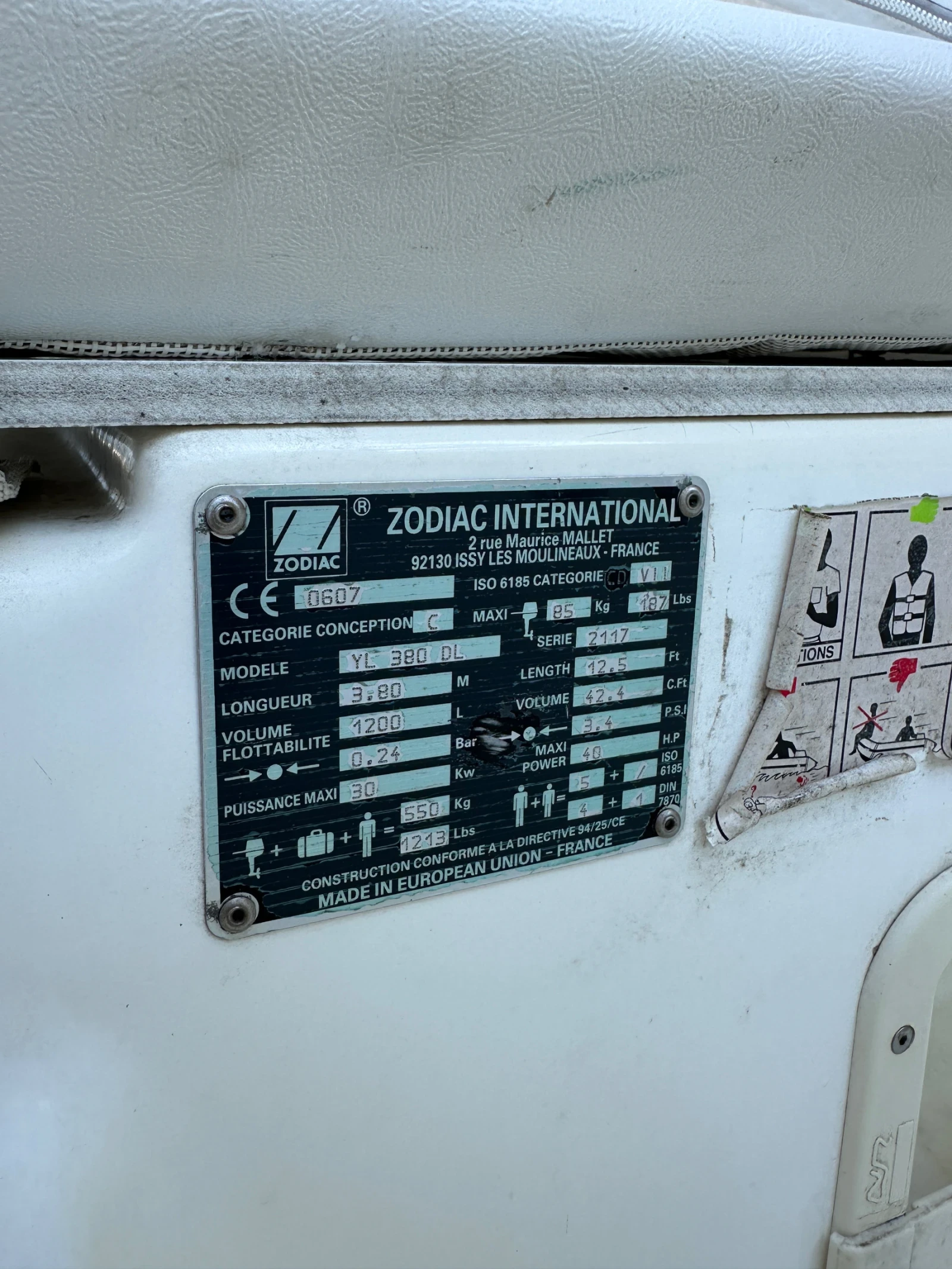 Надуваема лодка Zodiac Yachtline 380 , снимка 16 - Воден транспорт - 55629235