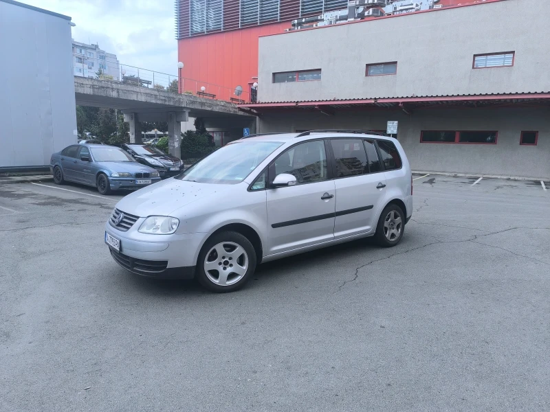 VW Touran 1.6 fsi, снимка 3 - Автомобили и джипове - 47655096