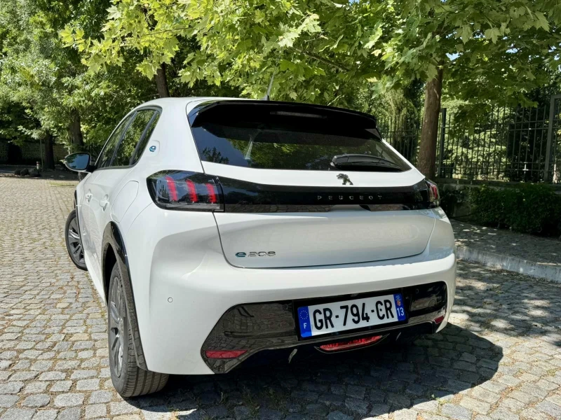 Peugeot 208 ЛИЗИНГ/Е-ACTIVE//DIGITAL/LED/360 CAM/50kWh, снимка 4 - Автомобили и джипове - 50900657