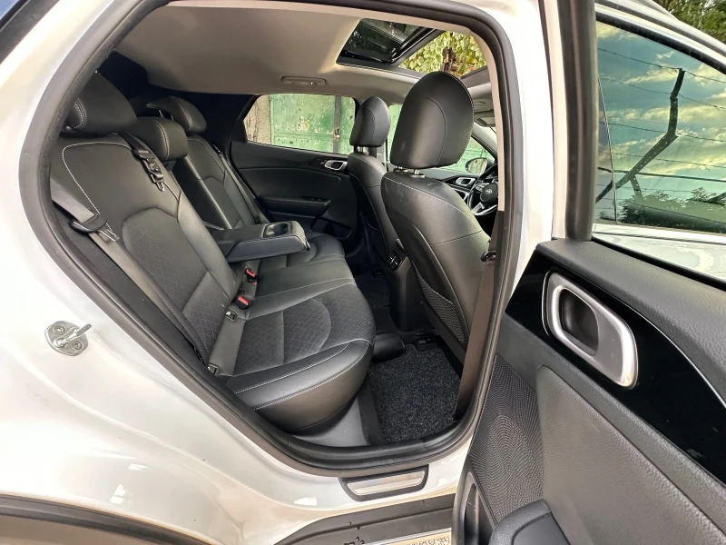 Kia XCeed 1.6CRDI Platinum/PANO/DIGITAL/ПОДГРЕВ/ОБДУХВАНЕ, снимка 12 - Автомобили и джипове - 52530437