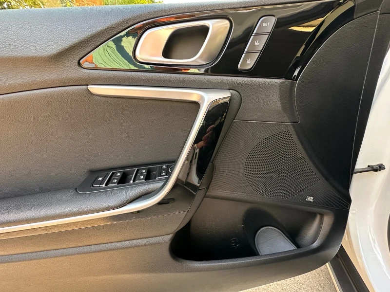 Kia XCeed 1.6CRDI Platinum/PANO/DIGITAL/ПОДГРЕВ/ОБДУХВАНЕ, снимка 13 - Автомобили и джипове - 52530437
