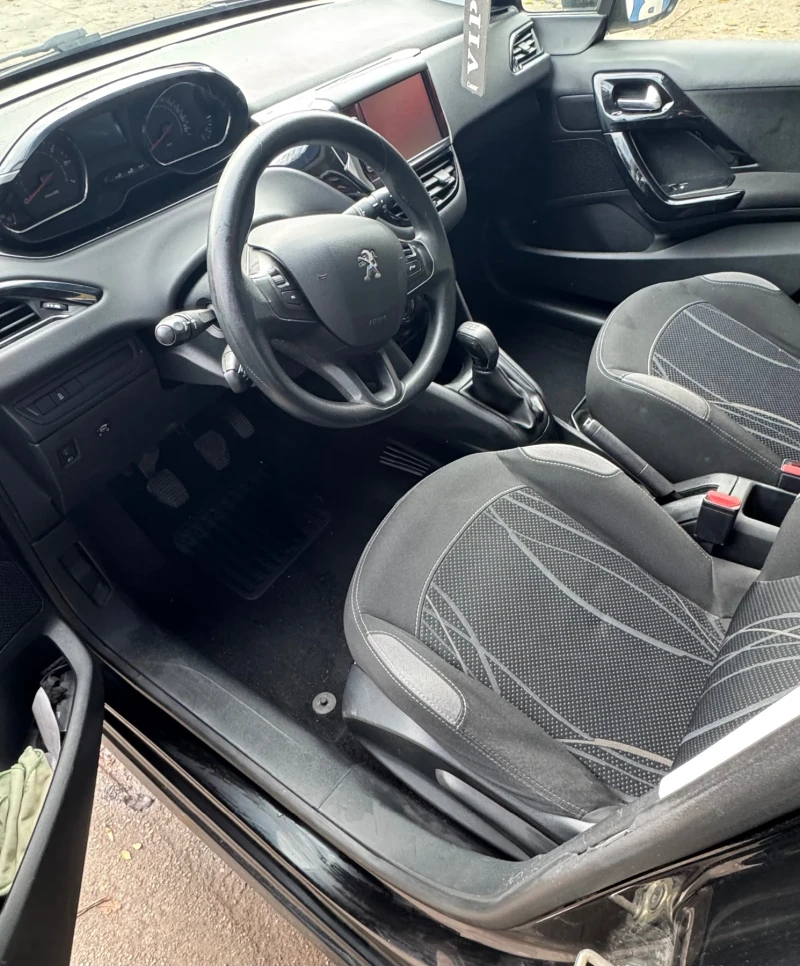 Peugeot 208 1.4 Vti 95 к.с., снимка 5 - Автомобили и джипове - 52595743