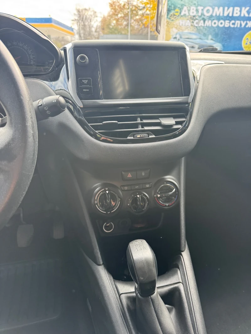 Peugeot 208 1.4 Vti 95 к.с., снимка 8 - Автомобили и джипове - 52595743