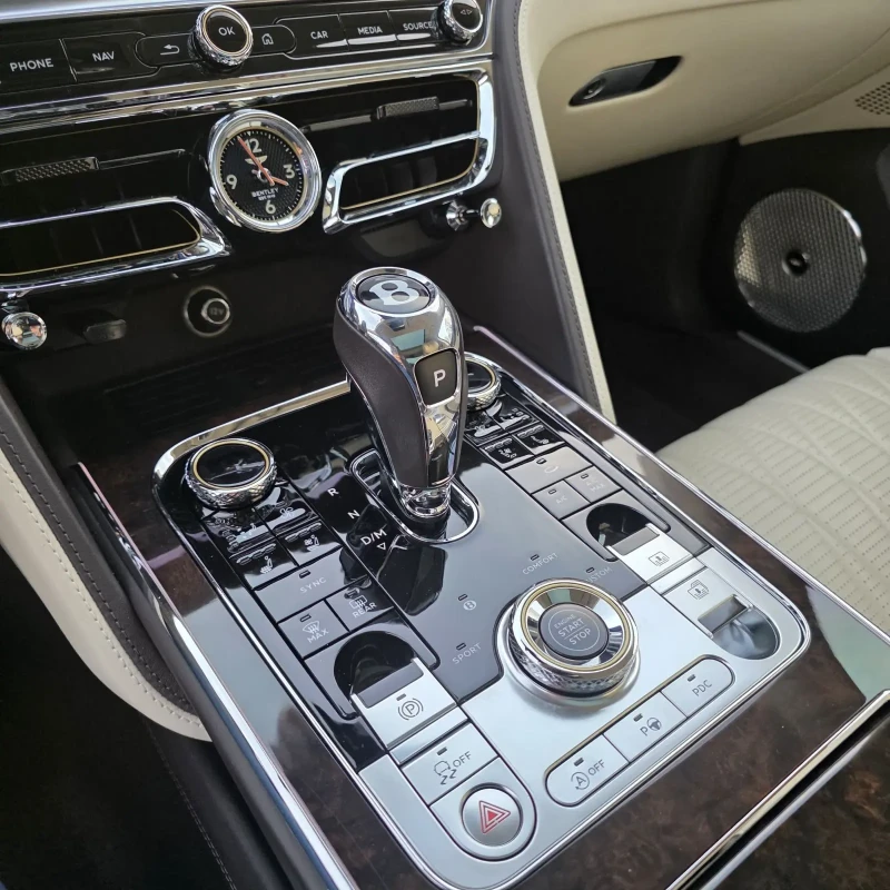 Bentley Flying Spur W12/First Edition/Naim/HUD/Massage/Pano, снимка 14 - Автомобили и джипове - 52829810