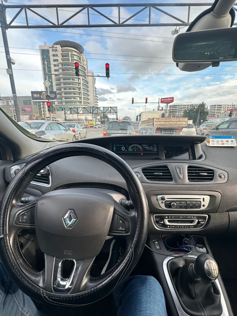 Renault Scenic 1.5 dci, снимка 11 - Автомобили и джипове - 53021468