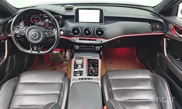 Kia Stinger Подгрев-Обдухване-Панорама-Подгр.волан, снимка 6 - Автомобили и джипове - 56736612