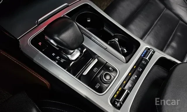 Kia Stinger Подгрев-Обдухване-Панорама-Подгр.волан, снимка 7 - Автомобили и джипове - 56736612