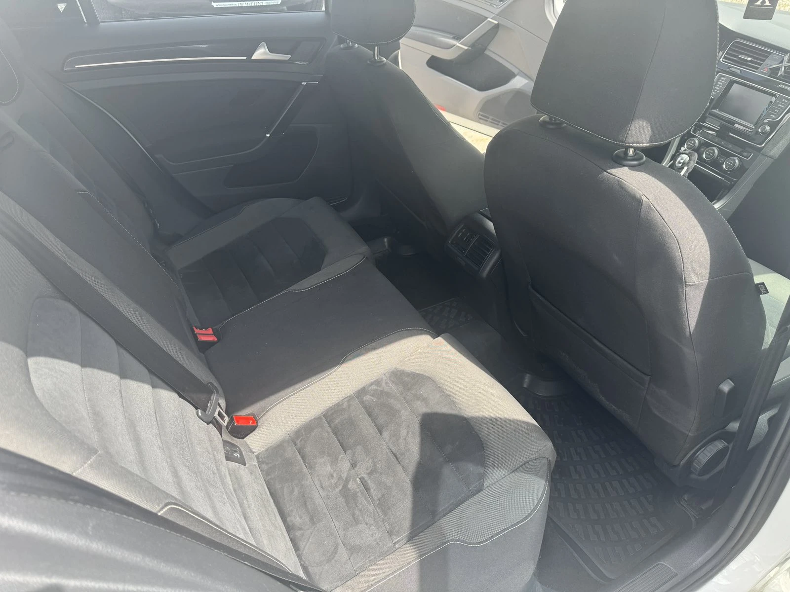 VW Golf ОБСЛУЖЕН, РЕГИСТРИРАН - изображение 10