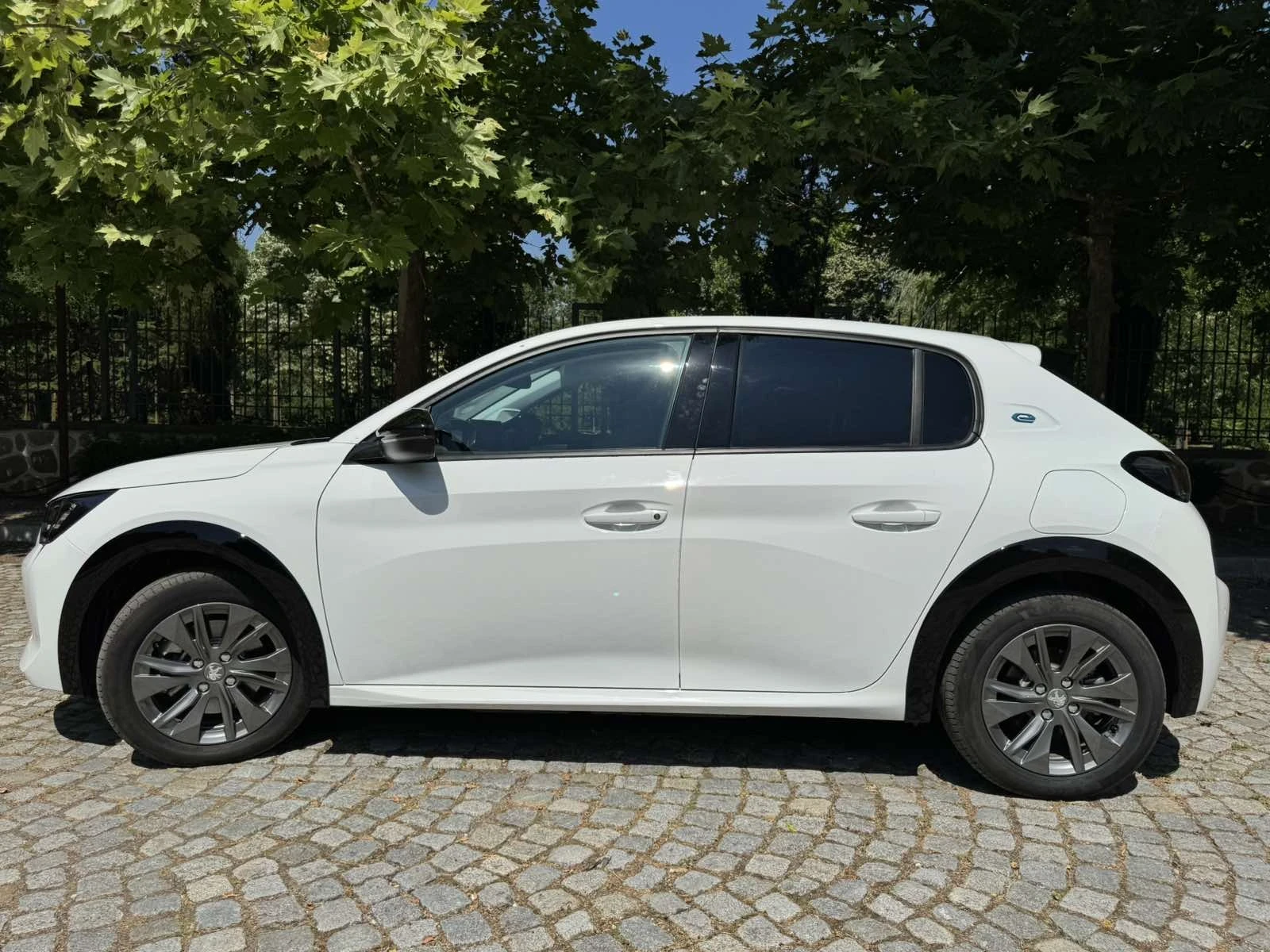 Peugeot 208 Е-ACTIVE/DIGITAL/LED/360 CAM/50kWh - изображение 6