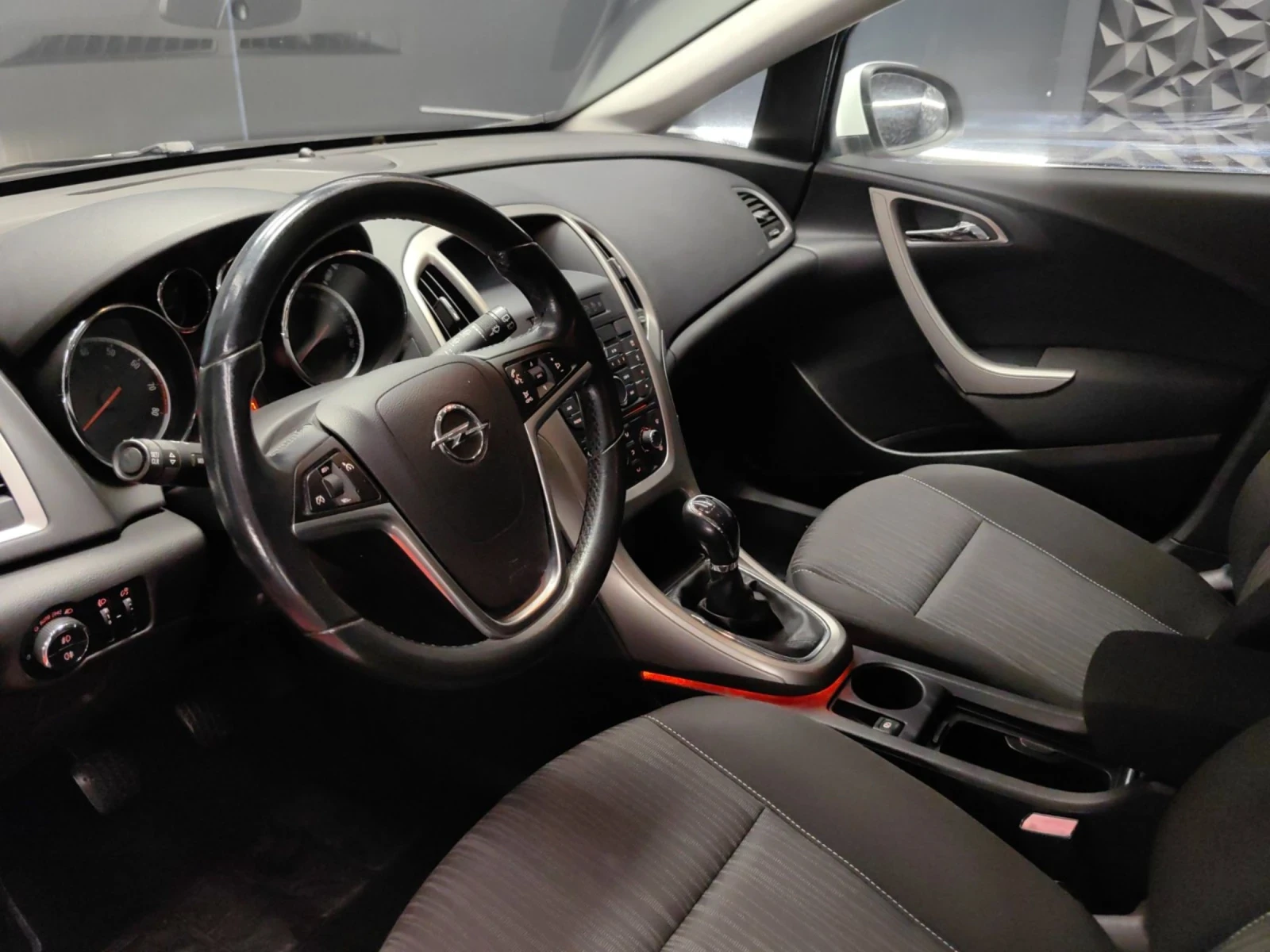 Opel Astra 1.6* SWISS* MULTI* КАТО НОВА - изображение 6
