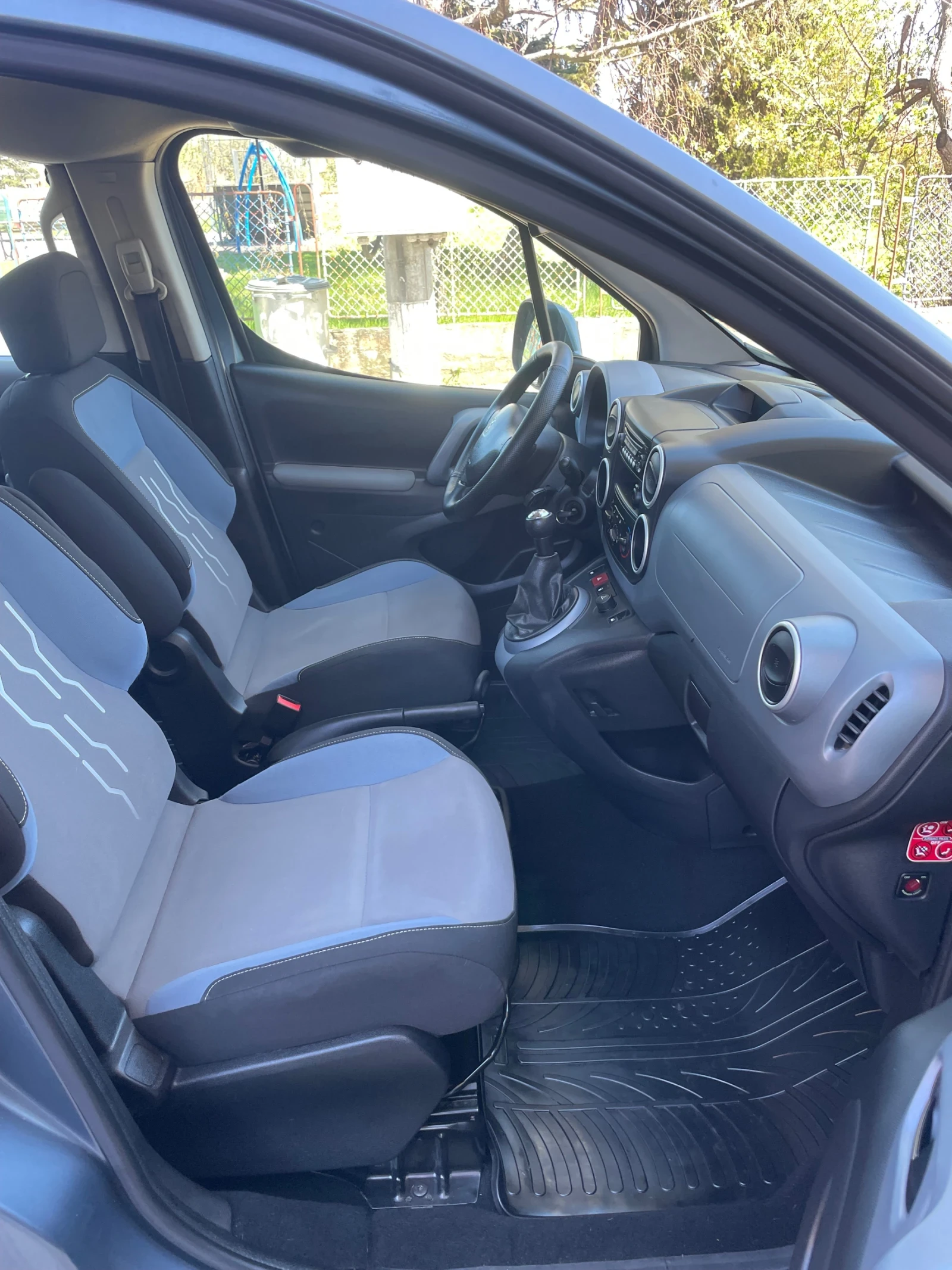 Peugeot Partner 1.6HDI* tepee* , снимка 16 - Автомобили и джипове - 54135821