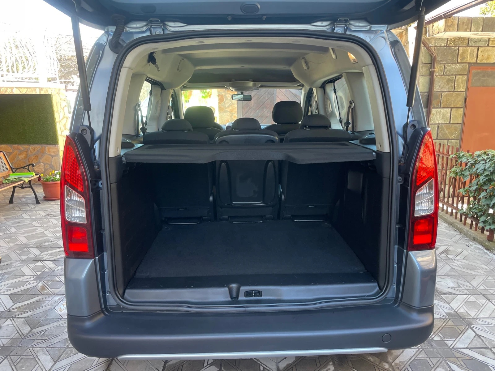 Peugeot Partner 1.6HDI* tepee* , снимка 12 - Автомобили и джипове - 54135821