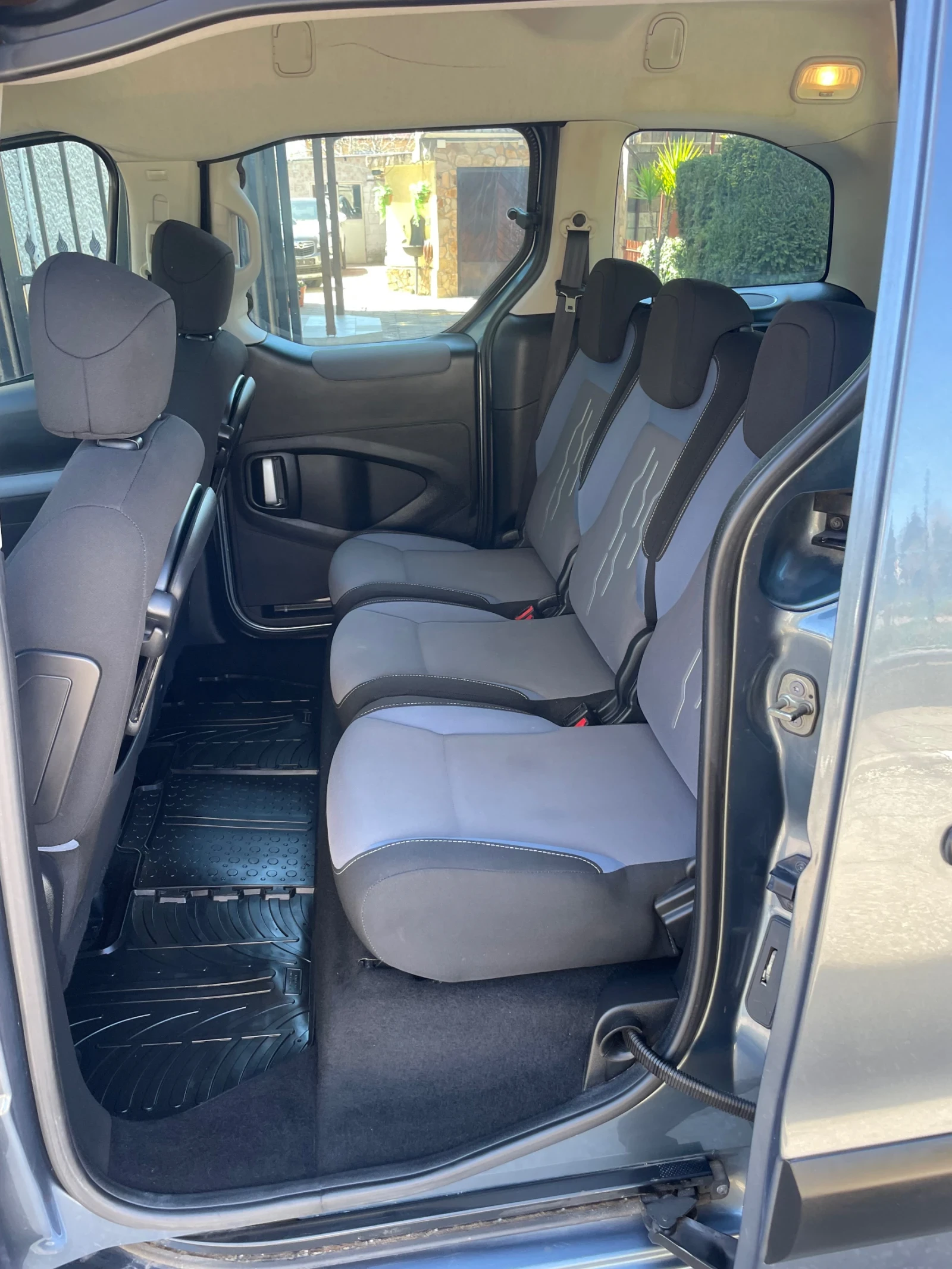 Peugeot Partner 1.6HDI* tepee* , снимка 17 - Автомобили и джипове - 54135821