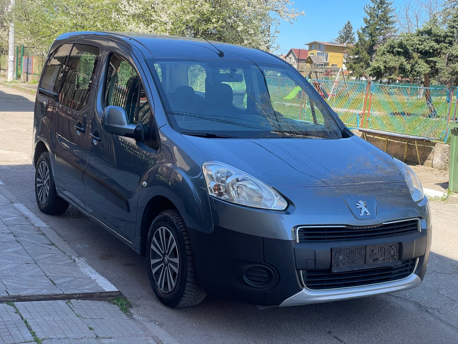 Peugeot Partner 1.6HDI* tepee* , снимка 5 - Автомобили и джипове - 54135821