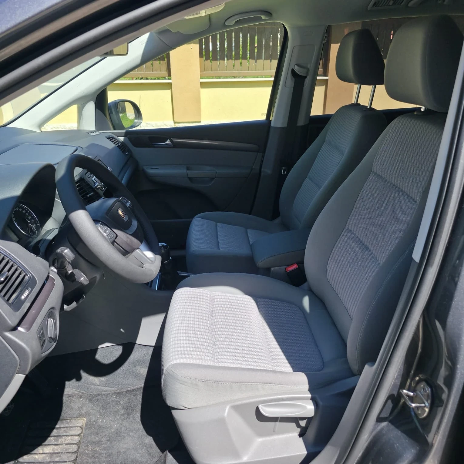 Seat Alhambra 2.0 TDI, снимка 10 - Автомобили и джипове - 54328576