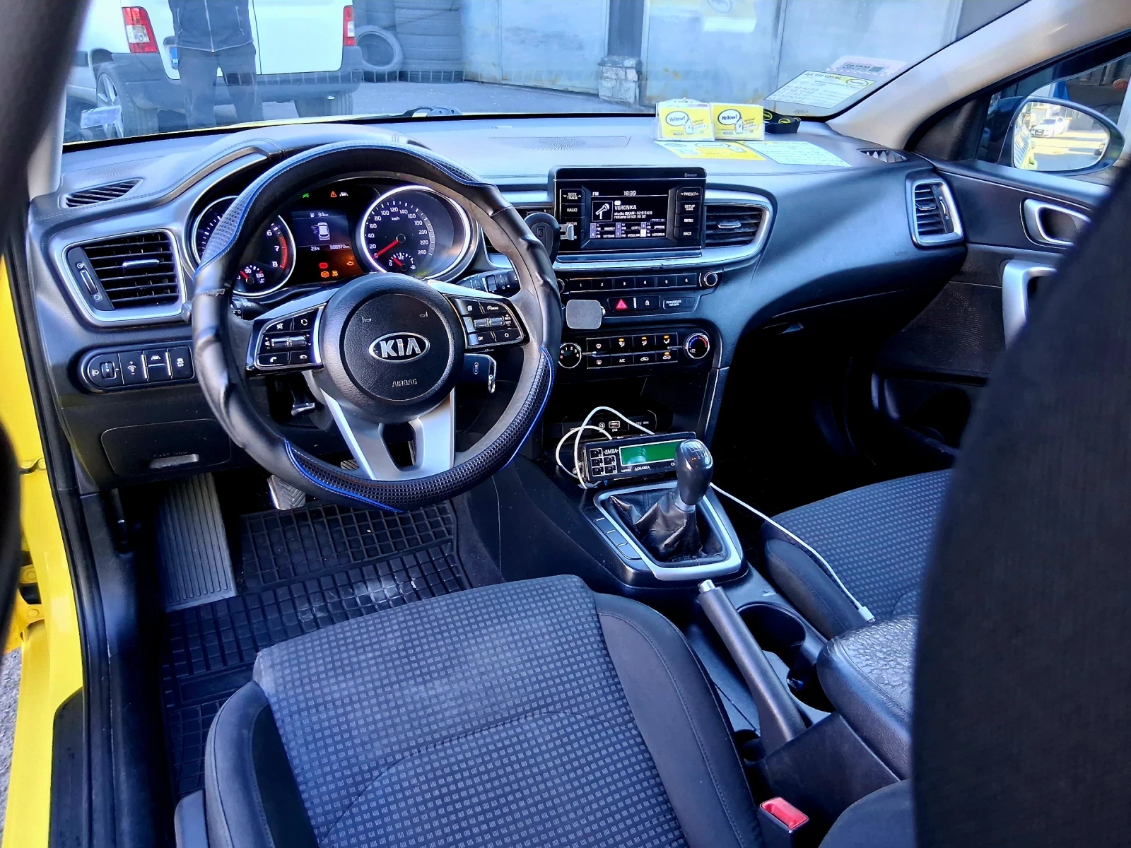 Kia Ceed TOP !!, снимка 6 - Автомобили и джипове - 54478870