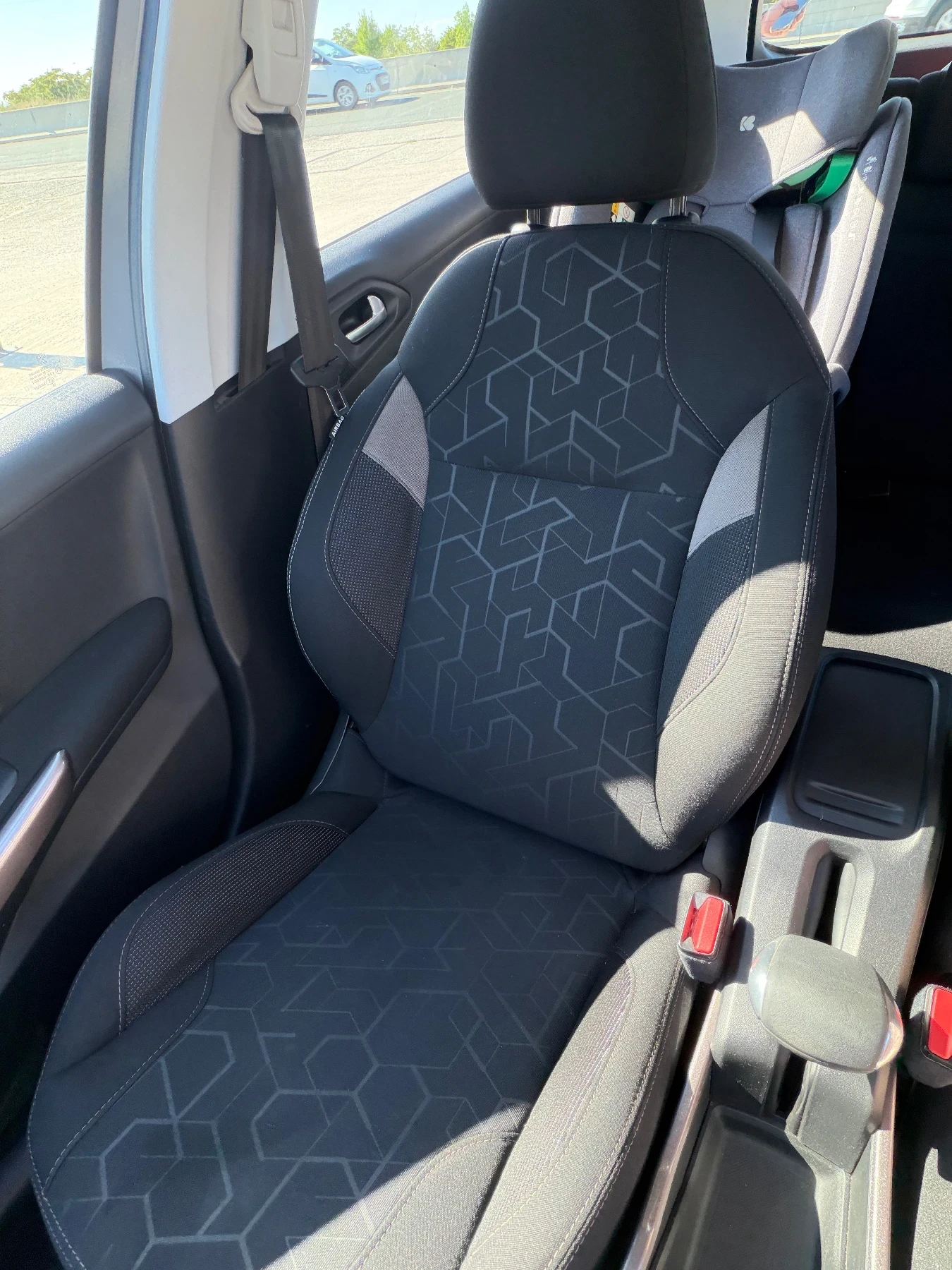 Peugeot 2008 1.6hdi | бартер, снимка 16 - Автомобили и джипове - 55466848
