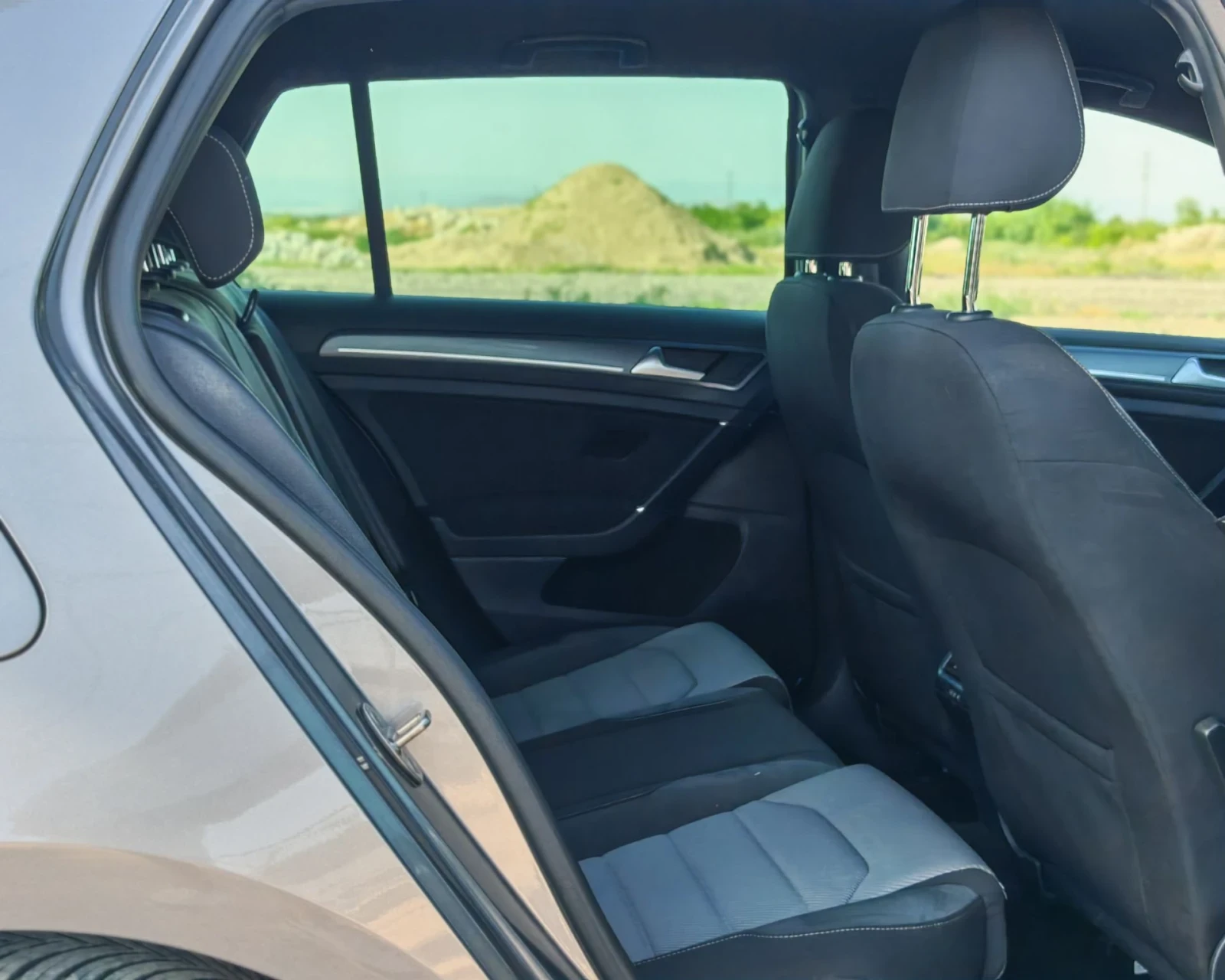 VW Golf 1.6 ДИЗЕЛ 110 К.С. R LINE!АВТОМАТ! БЕЗ АНАЛОГ, снимка 12 - Автомобили и джипове - 55647155