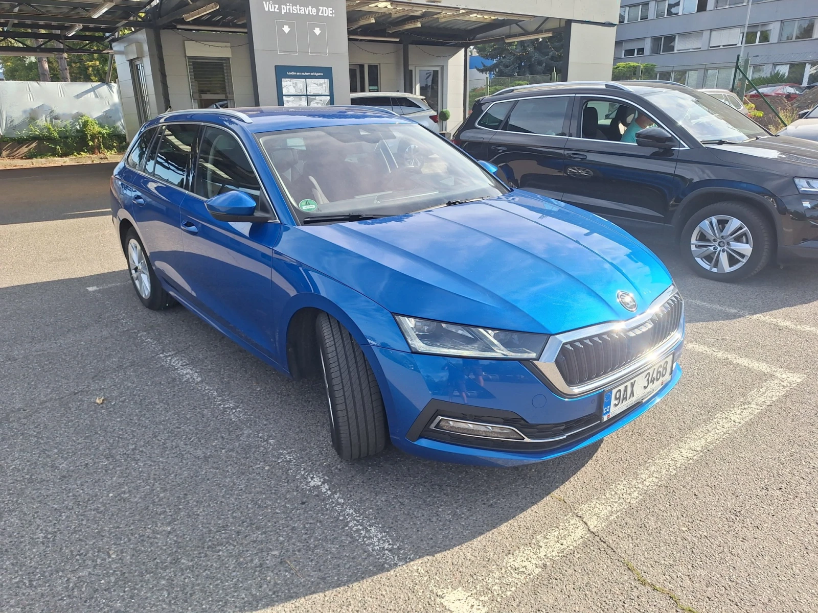 Skoda Octavia 2.0 TDI/ DSG/ Style/ Combi/ Очакван !, снимка 2 - Автомобили и джипове - 55932415