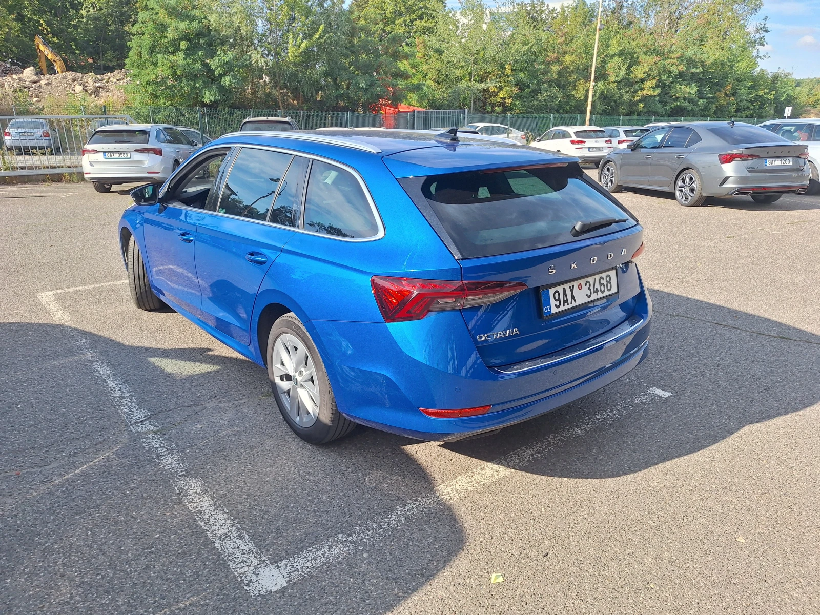 Skoda Octavia 2.0 TDI/ DSG/ Style/ Combi/ Очакван !, снимка 4 - Автомобили и джипове - 55932415