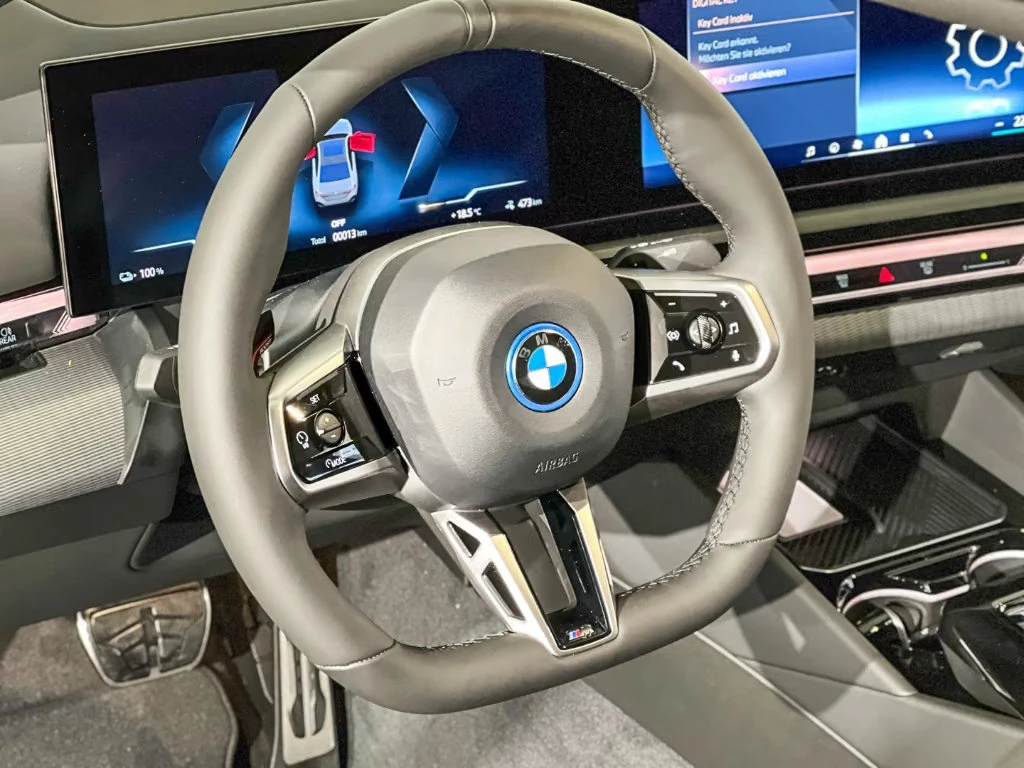 BMW i5 40eDRIVE/340HP/MSPORT/360/B&W/HUD/PANO/ACC/903z, снимка 7 - Автомобили и джипове - 56200459