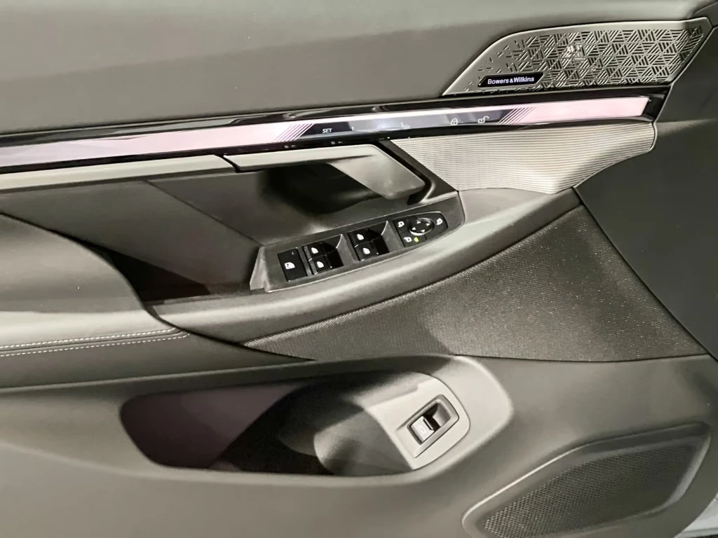 BMW i5 40eDRIVE/340HP/MSPORT/360/B&W/HUD/PANO/ACC/903z, снимка 12 - Автомобили и джипове - 56200459