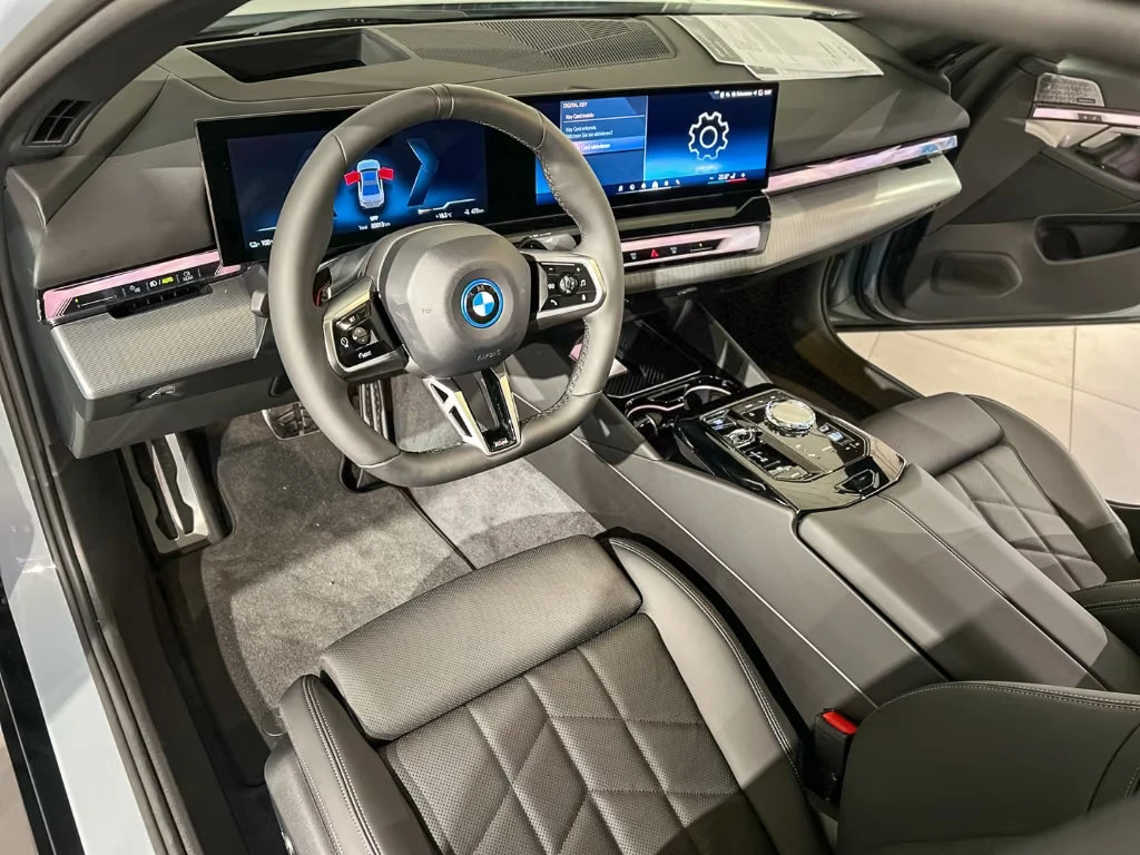 BMW i5 40eDRIVE/340HP/MSPORT/360/B&W/HUD/PANO/ACC/903z, снимка 10 - Автомобили и джипове - 56200459