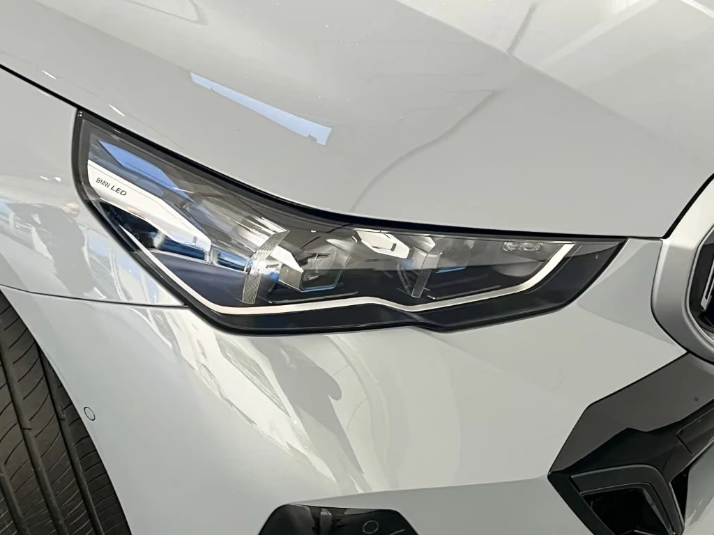BMW i5 40eDRIVE/340HP/MSPORT/360/B&W/HUD/PANO/ACC/903z, снимка 3 - Автомобили и джипове - 56200459