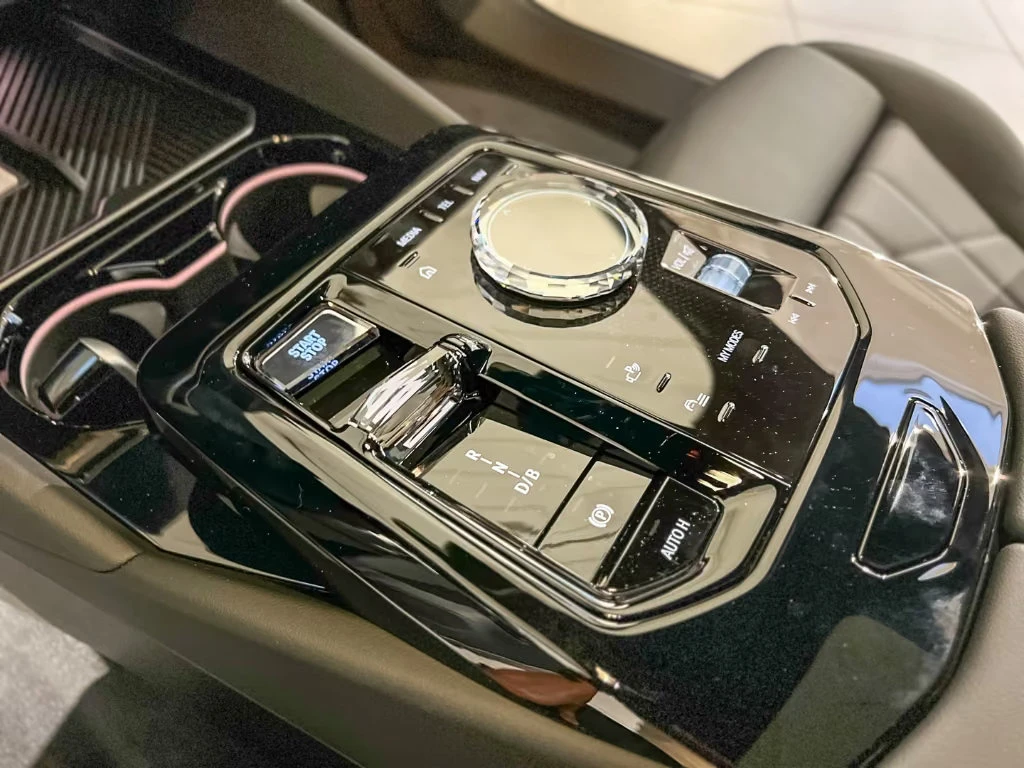 BMW i5 40eDRIVE/340HP/MSPORT/360/B&W/HUD/PANO/ACC/903z, снимка 11 - Автомобили и джипове - 56200459