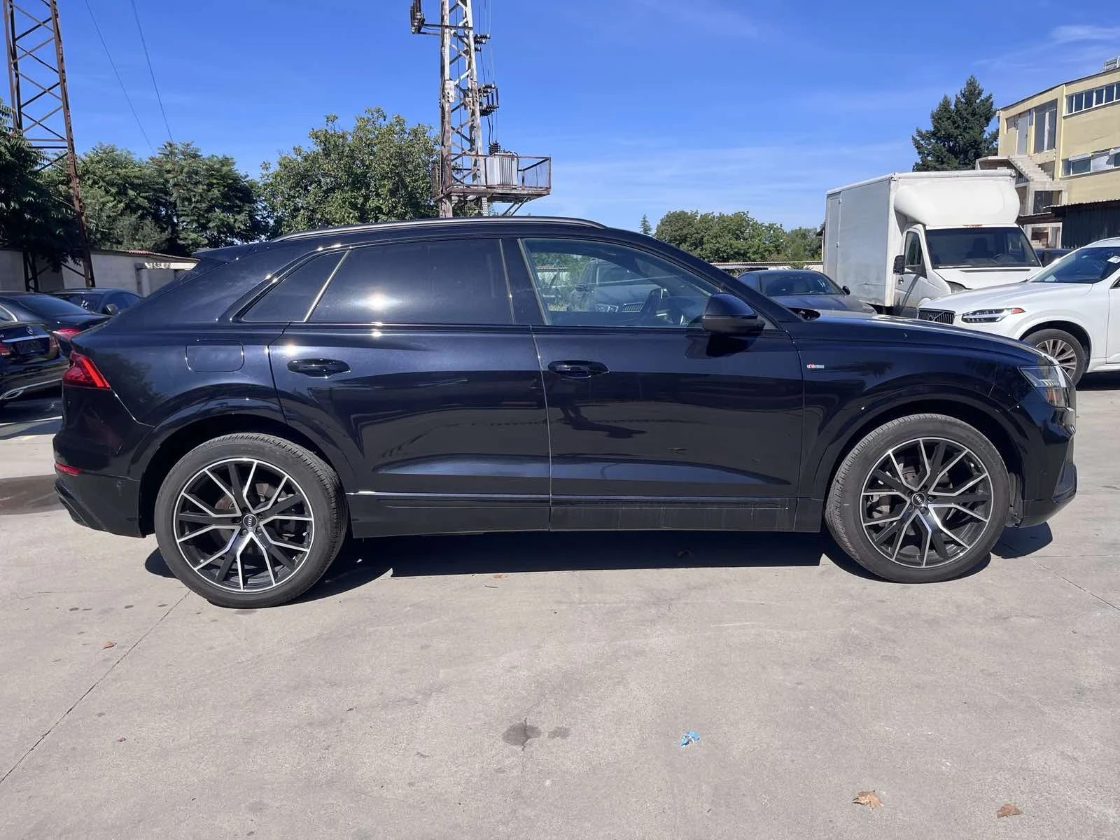 Audi Q8 55 TFSI Technik S LINE - изображение 4