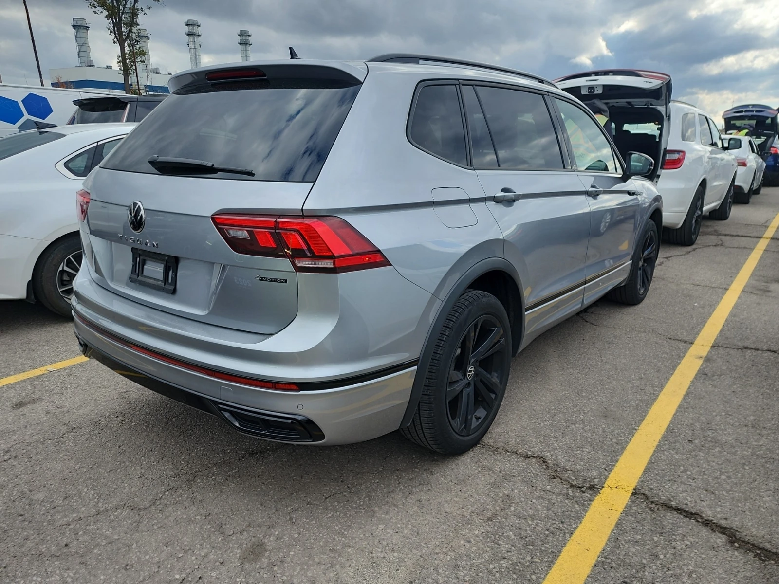 VW Tiguan R-LINE * CARFAX * БЕЗ ПЪРВОНАЧАЛНА ВНОСКА - изображение 3