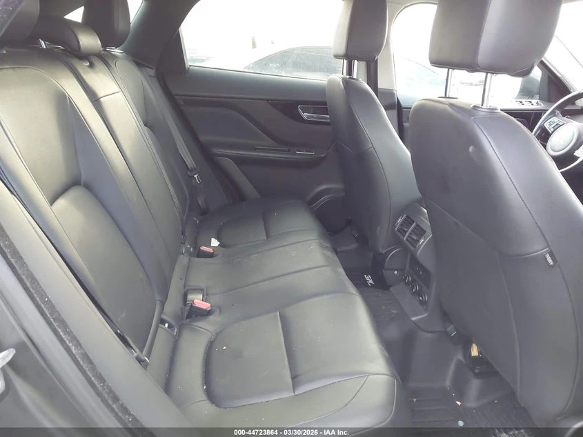 Jaguar F-PACE 3.0l 35T Premium, снимка 8 - Автомобили и джипове - 54366773