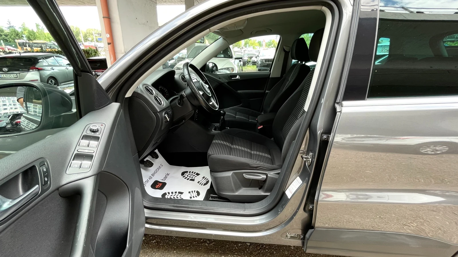 VW Tiguan СЕРВ. ДОК., снимка 12 - Автомобили и джипове - 55394068