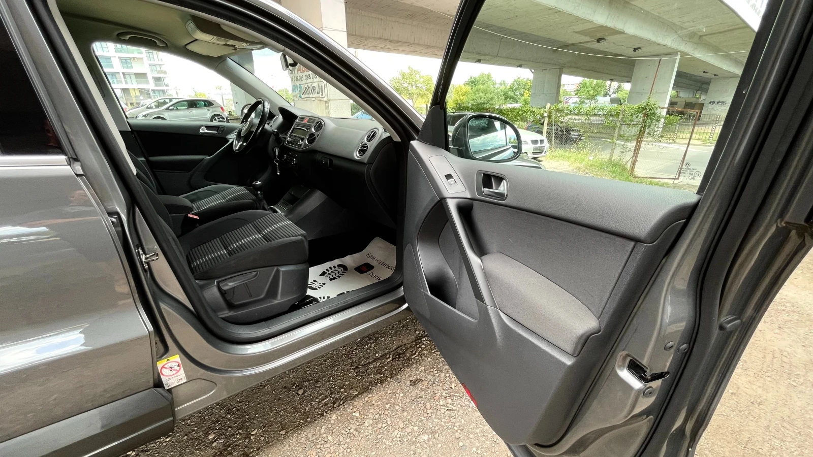 VW Tiguan СЕРВ. ДОК., снимка 15 - Автомобили и джипове - 55394068