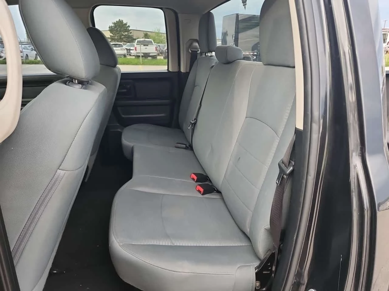 Dodge RAM 1500 * 4wd Quad Cab 140.5" Express* АВТОКРЕДИТ* , снимка 12 - Автомобили и джипове - 56191324