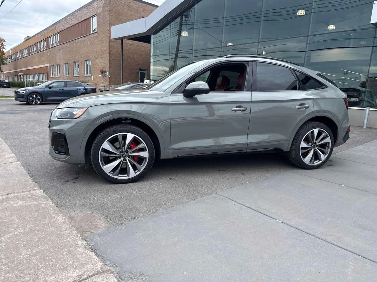 Audi SQ5 Progressiv  CARFAX, снимка 2 - Автомобили и джипове - 56655534