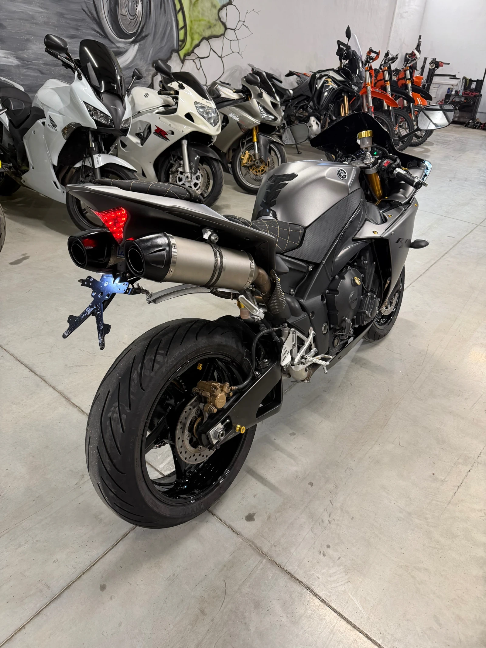 Yamaha YZF-R1 Big Bang - изображение 6