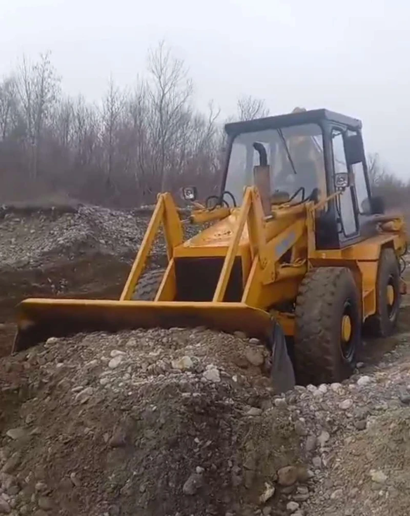 Багер Case 1088, снимка 10 - Индустриална техника - 52505831