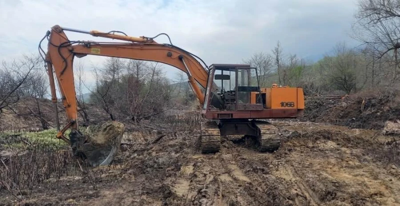 Багер Case 1088, снимка 3 - Индустриална техника - 52505831