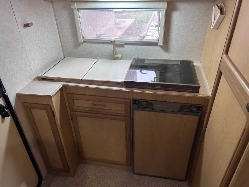 Каравана Adria Hylander, снимка 14 - Каравани и кемпери - 52906498