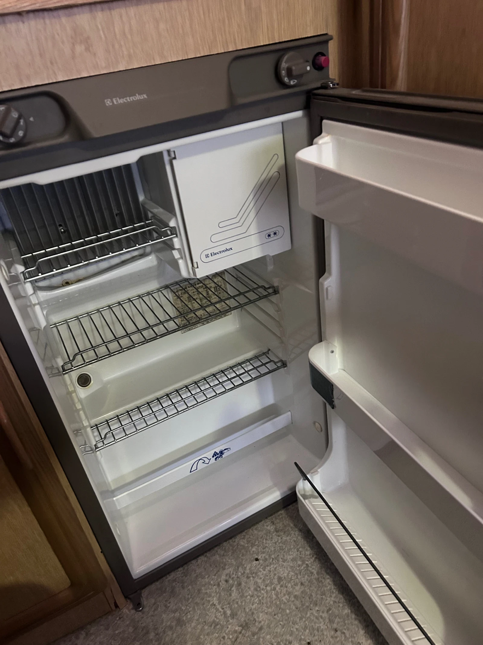 �������� Adria Hylander | Mobile.bg � ����������� 11