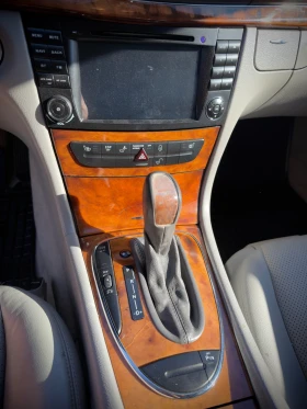 Mercedes-Benz E 320, снимка 10