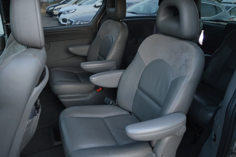 Chrysler Voyager 2.8CRDI-FULL EKSTRI, снимка 11 - Автомобили и джипове - 51609227