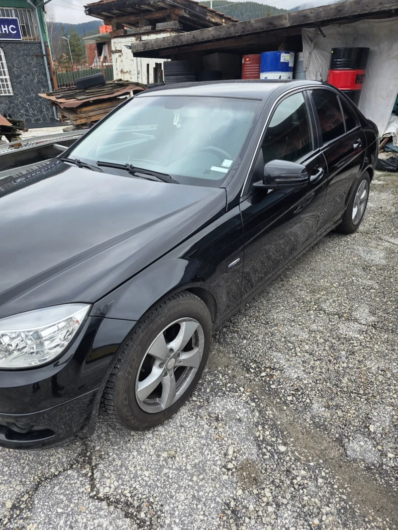 Mercedes-Benz C 220, снимка 2 - Автомобили и джипове - 52896558
