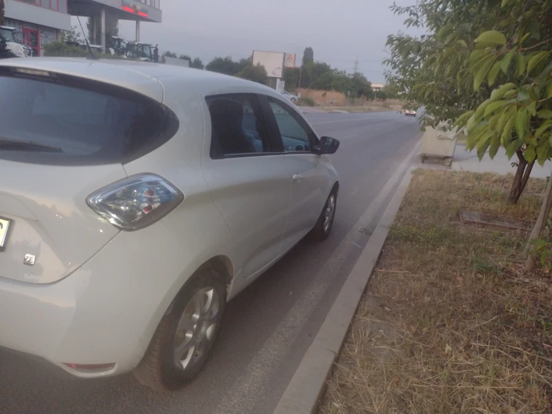 Renault Zoe, снимка 2 - Автомобили и джипове - 52946079