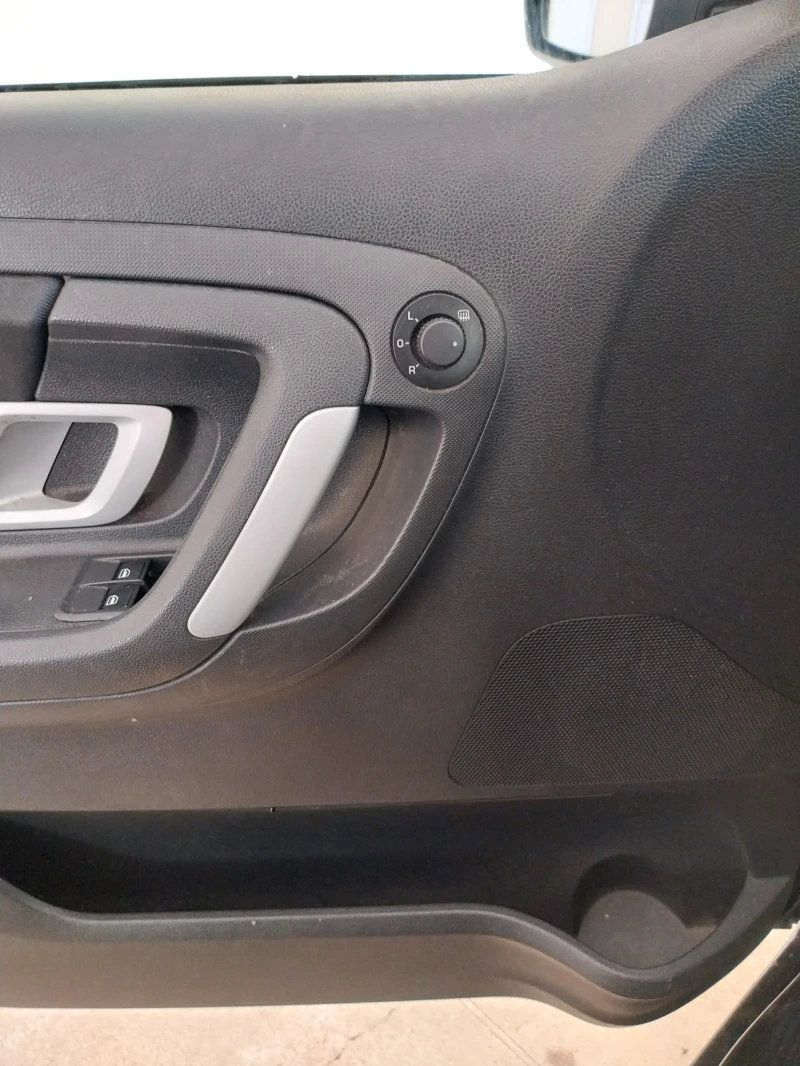 Skoda Fabia 1.4, снимка 11 - Автомобили и джипове - 53162611