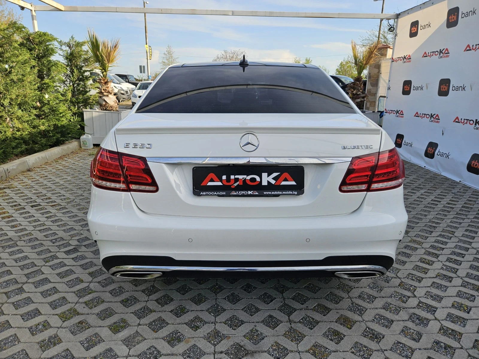 Mercedes-Benz E 250 2.2CDI-204кс= АMG LINE= 158.000km= PANO= H&K= KEYL - изображение 4