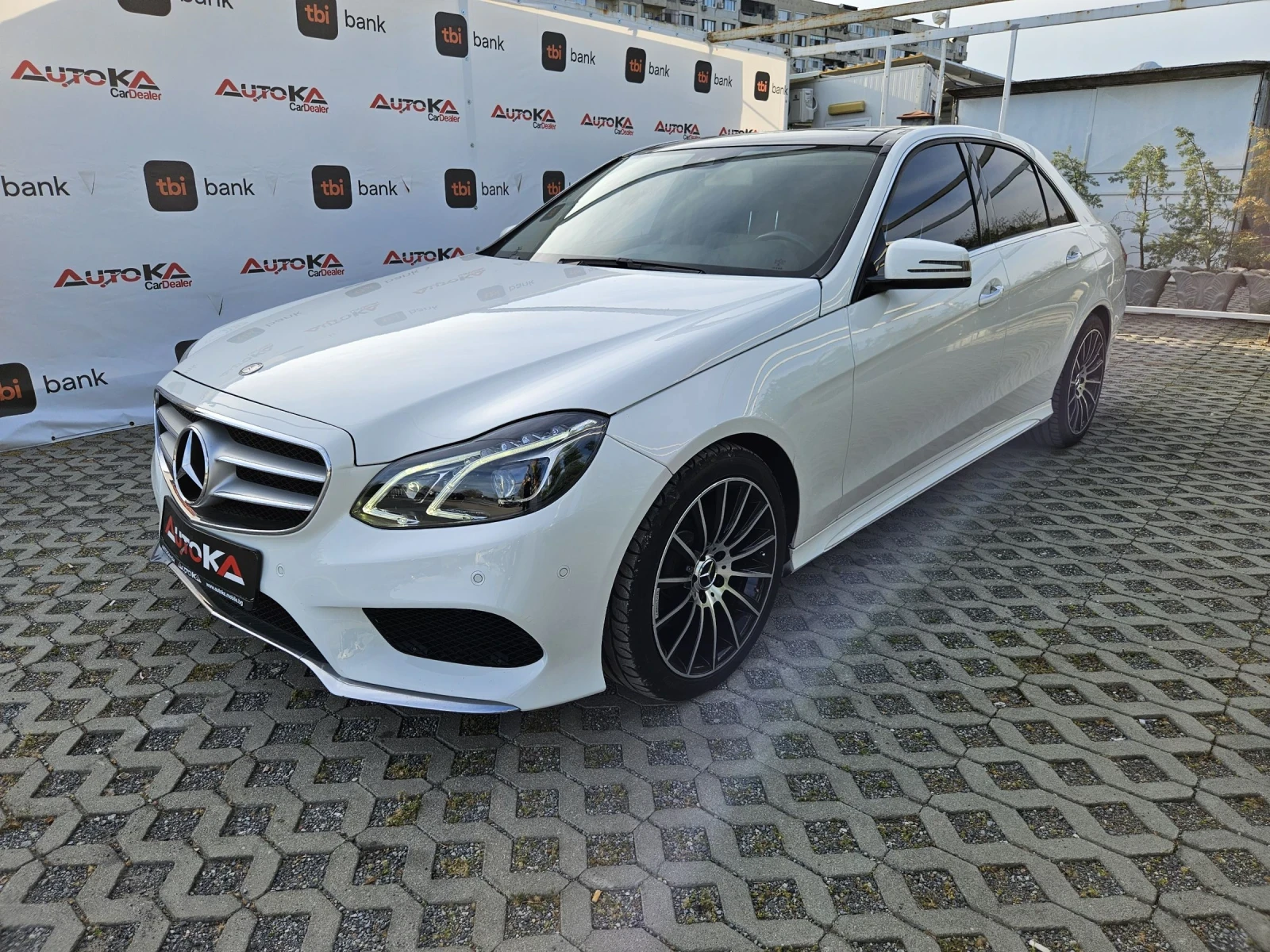 Mercedes-Benz E 250 2.2CDI-204кс= АMG LINE= 158.000km= PANO= H&K= KEYL - изображение 6