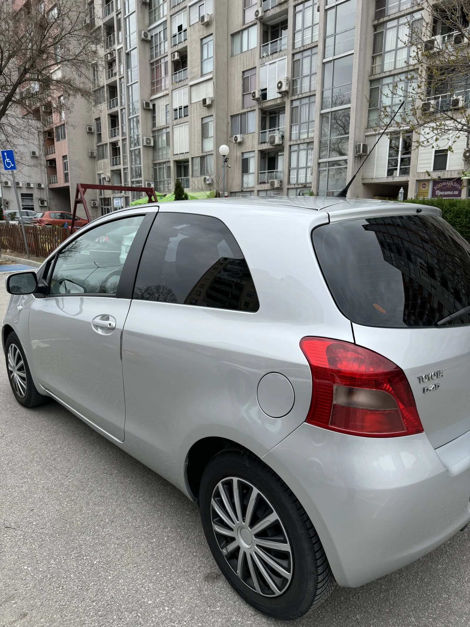 Toyota Yaris  - изображение 4